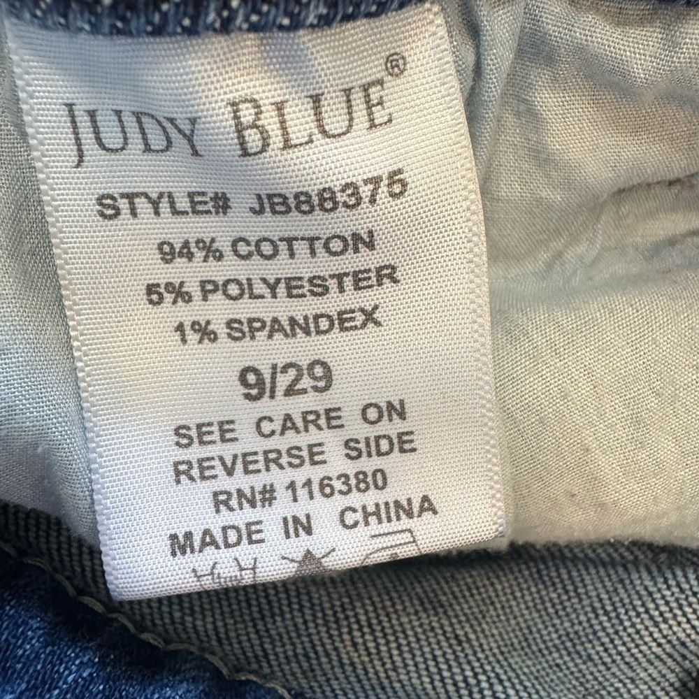 Judy Blue Women's Cropped Straight High-Rise
Raw-Hem Denim Jeans JB88375 - Picture 5 of 9